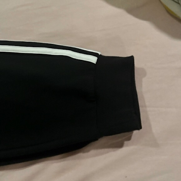 🆕🔥ADIDAS SUPER CUTE&SILKY FEEL&COMFY-W/STRIPES JOGGERS EMBLEN ON FRONT NWT!!!! - Picture 2 of 7